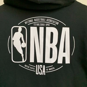 NBA Herren Schwarz Hoodie Logo Sweatshirt Pullover Grün Tarnärmel Gr. M NEU - Bild 1 von 9