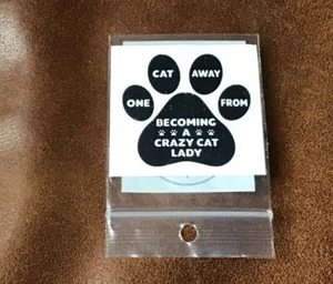 2 x 2" PEGATINAS CABAÑA PEGATINAS: UN GATO LEJOS GATO DAMA - Imagen 1 de 1