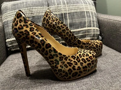 Zapatos de tacón alto de charol Kelsi Dagger Cheeta talla 8,5 para mujer Foto 1 de 4