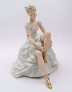 Wallendorf Porzellan Rokoko Figur Ballerina Tänzerin Schuhe bindend Mod. 1318/0