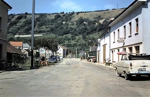 Orig 35mm Photo Slide, Red Border Slide of Street Scene / Vintage Cars - Bild 1 von 1