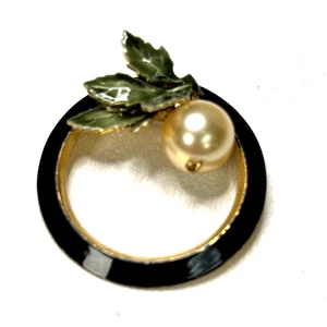 Signierte Sandor Co. goldfarbene Emaille-Brosche mit Kunstperlen - Bild 1 von 6
