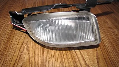 LUZ ANTINIEBLA DERECHA TOYOTA CELICA 1997-1999 OEM PASAJERO  Foto 1 de 4