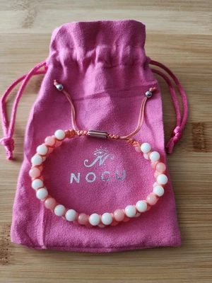 Pulsera de macramé NOGU de gran tamaño color rosa y blanco vidrio sirena y tono astilla Foto 1 de 4