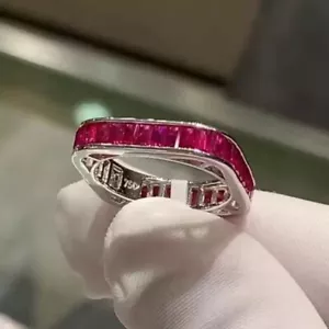 Anello eternità gambo quadrato placcato oro bianco 3,70 ct baguette rubino creato e 14 carati - Foto 1 di 7