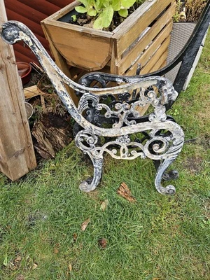 Alte Gartenbank Seitenteile  Parkbank Gusseisen  Löwenköpfe Antik - Bild 1 von 4