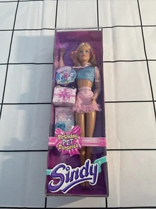 Sindy Compleanno Pet Sorpresa Mai Aperta In Scatola Originale Numero Articolo 26971 - Foto 1 di 7