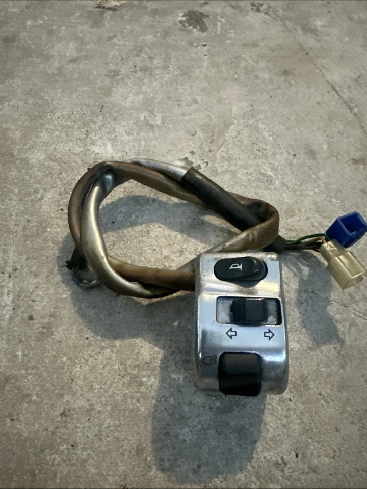 96 Yamaha XVZ1300 Royal Star Venture Left Handle Bar Control Switch - Image 1 of 4