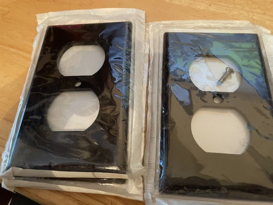 (4) 85003 Leviton 1 Gang Duplex Wallplate Faceplate Brown 001-85003 NOS Foto 1 de 1