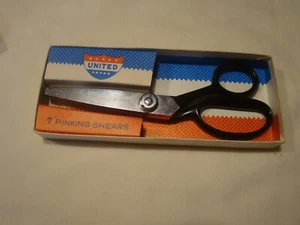 VINTAGE UNITED 7" PINKING SHEARS SCISSORS IN ORIGINAL BOX MADE IN JAPAN - Picture 1 of 6