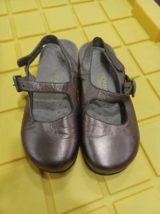 Vionic Abigail Slingback Mary Jane Shoes Womens Size 9 Pewter Leather Flats - Picture 1 of 5