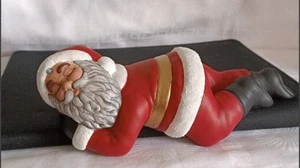 GS-S-2148- Schlafender Santa für Regal - bemalt - Keramik - Handarbeit - 25 cm - Bild 1 von 1