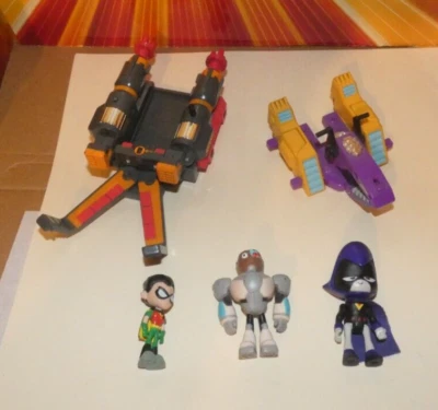 Teen Titans Go! Teen Titans 2-Inch Mini Figures CYBORG ROBIN RAVEN W/ 2 VEHICLES - Image 1 of 3