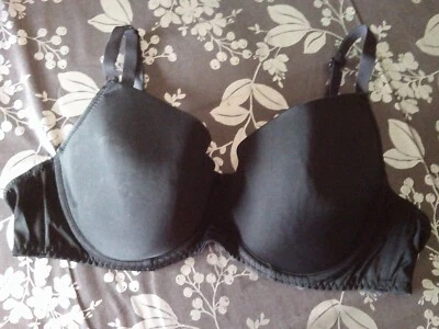 Sujetador con aros acolchado suave George Reino Unido 42C EE. UU. 42C Euro 95C Francia 110C Foto 1 de 4