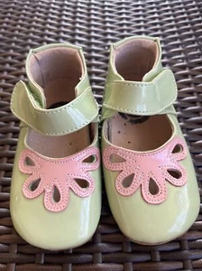 Livie & Luca Girls Crib Shoes 18 24 Months Green Pink Petals Spring Easter - Picture 1 of 5