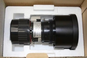 *Panasonic ET-DLE150*Projektor Optik Beamer Objektiv 1.3-1.8:1 PT-DX/W/Z RX/W/Z - Picture 1 of 8