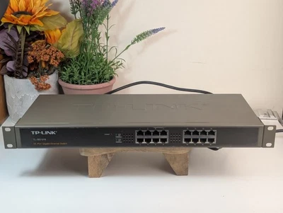 TP-Link TL-SG1016 16-Port Gigabit Ethernet Switch Desktop or Rackmount - Image 1 of 4