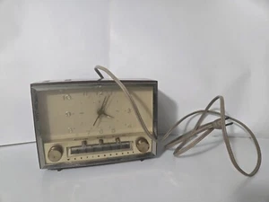 Westinghouse Tube Clock Radio 1950's Model H476T5 Tested Works - Picture 1 of 5