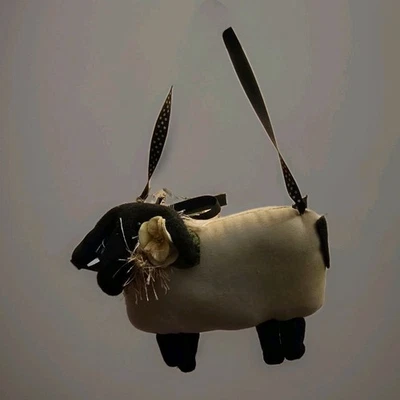 Decoración colgante oveja negra y blanca. Hsndmade Foto 1 de 3