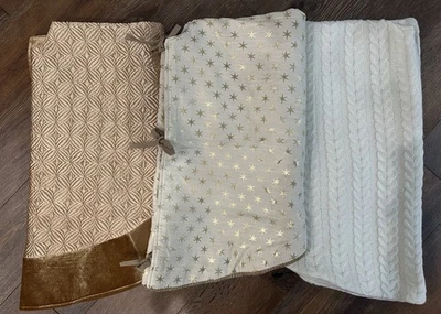 Lote de 3 faldas de árbol de Navidad 46”-48” de diámetro, marfil y oro, usadas en excelente estado Foto 1 de 4