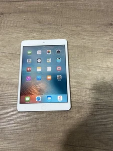 Apple iPad mini 1st Generation A1432 16GB Wi-Fi IOS 9 Cheap Kids Tablet - Picture 1 of 11