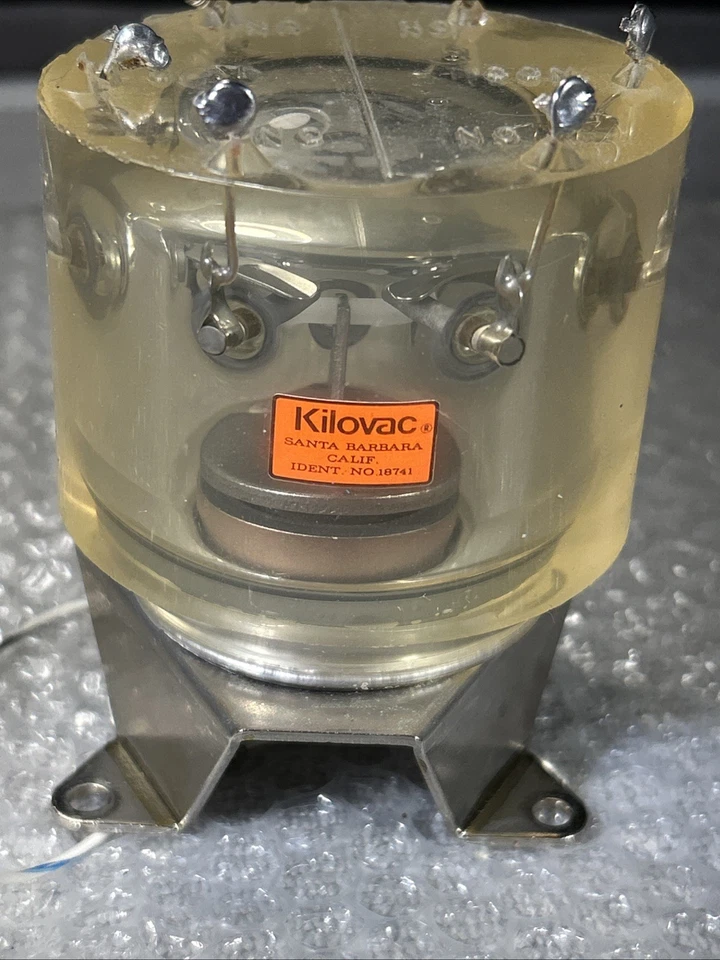 Relé de vacío Kilovac conectividad TE KM-15/S6, 40 VDC 65 ohmios. Foto 1 de 4