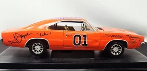 DUKES OF HAZZARD (7) Firmado General Lee 1:18 Die Cast Modelo Coche Beckett BAS - Imagen 1 de 17