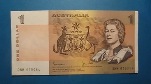 OLD AUSTRALIAN $1 BANKNOTE STILL FEELS A BIT CRISP. - Picture 1 of 2