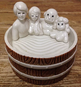 Enesco 1979 Nudes Swingers Two Couples RARE Hot Tub Covered Box RACY Boobs 1970s - Bild 1 von 4