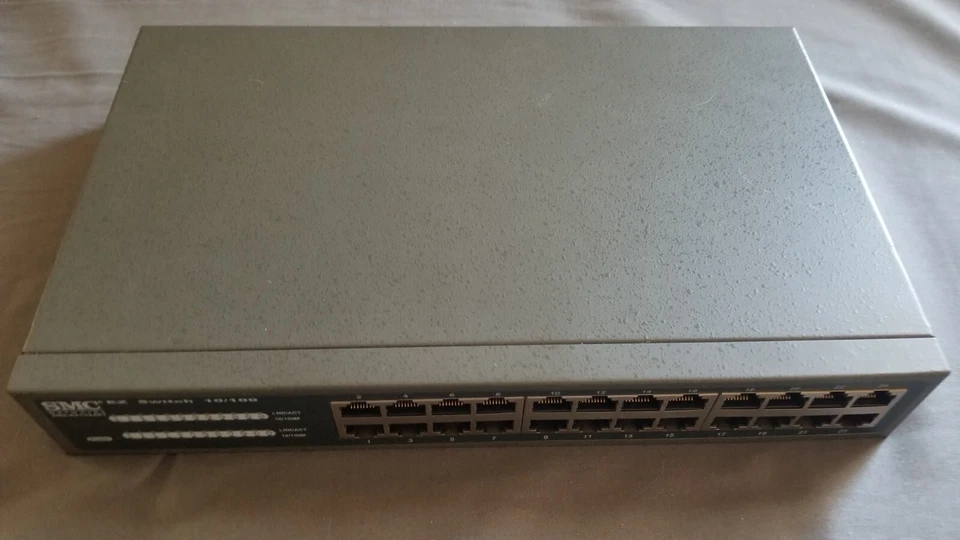 SMC EZ 10/100 SMC-EZ1024DT EZ Switch 24 Port Network Switch - Image 1 of 1