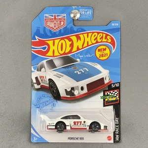 2021 Hot Wheels Porsche 935 Red Bottom Blue Hood Magnus Walker First Release - Picture 1 of 8