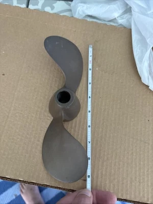 Hélice de barco de latón vintage usada Foto 1 de 4