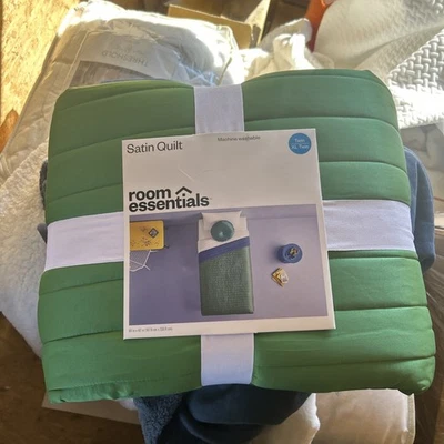 Room Essentials Satin Quilt Green Twin/Twin XL Size  - Image 1 of 2