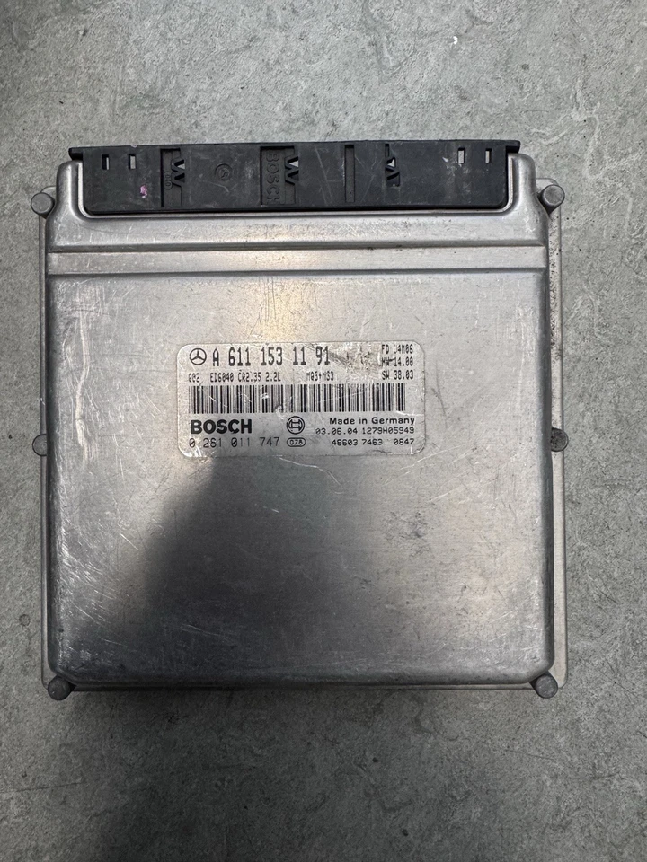 ECU Mercedes Sprinter Dodge RAM 2500 2.2CDI A6111531191 BOSCH 0281011747 EDC15C6 - Imagem 1 de 1
