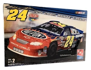 Model Kit #24 JEFF GORDON NASCAR DUPONT 2005 MONTE CARLO Amt/ETRL #38294 SEALED - Picture 1 of 3