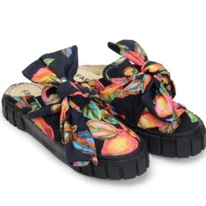 Farm Rio schwarze Cashew Plateau Pantolette Sneaker mit Schleife neu mit Etikett tropischer Fruchtdruck - Bild 1 von 7