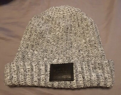 Love Your Melon Gorro holgado Gris Gorra Parche de invierno Foto 1 de 4