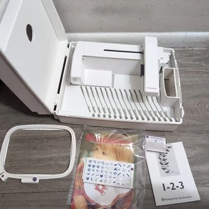 Brazo bordado Husqvarna Viking 1250 para máquina de coser en estuche con accesorios - Imagen 1 de 7