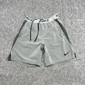 Pantaloncini Nike Uomo Grigio Medio Dri-FIT Allenamento Zip Tasca Coulisse Atletico - Foto 1 di 18