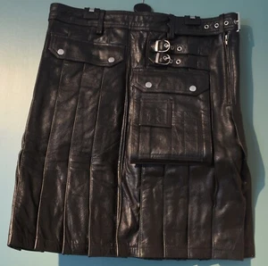 Kilt plissettato uomo qualità vera pelle di mucca nera ottima qualità avvolgente - Foto 1 di 4