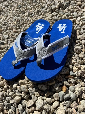 Los Angeles Dodgers contoured flip flops size mens large foco Sandels Cover