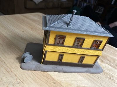 POLA QUICK HO MODEL RAILROAD PLASTIC STATION BUILDING MADE IN GERMANY 2 3/4 X 5 - Image 1 of 4
