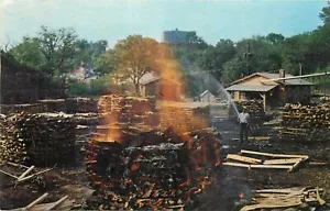 Postal Jack Daniels Making Charcoal Distillery Lynchburg Tennessee TN - Imagen 1 de 2