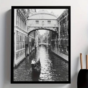Impresión de cuadro artístico en lienzo monocromo vista calle góndola Venecia 60 cm x 40 cm 500 - Imagen 1 de 6