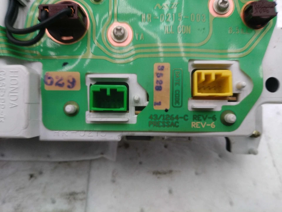 Medidor de velocímetro usado se adapta a: Honda Civic Cluster 1999 base SDN mercado canadiense Foto 1 de 4