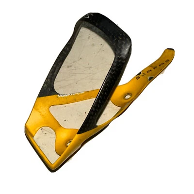 Jaula para botellas de agua de carbono Serfas negra y amarilla carreras bicicleta ligera ciclismo Foto 1 de 4