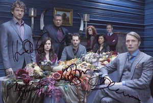 Foto firmada por el elenco de Hannibal 4x Hugh Dancy Caroline Dhavernas ++ autógrafos - Imagen 1 de 9