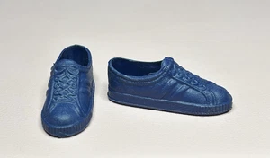 Vintage *Barbie* Tennisschuhe für Ken: dunkelblaue Sportschuhe, Taiwan 80er - Bild 1 von 7