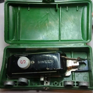 Singer Buttonholder Sewing Machine #160506 - 1940's - Picture 1 of 4