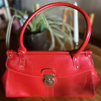 Cartera Beijo roja de alto brillo Foto 1 de 3